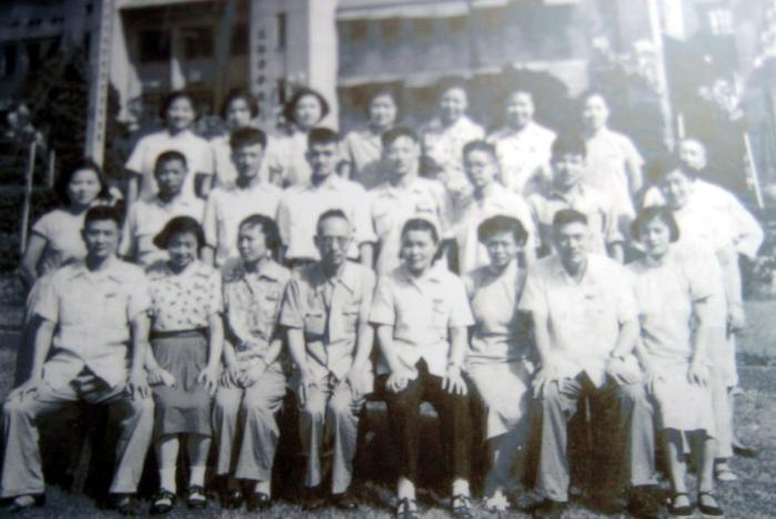 56����ҽ����ѧ�������벿�ָ���ҽ��Ա��Ӱ